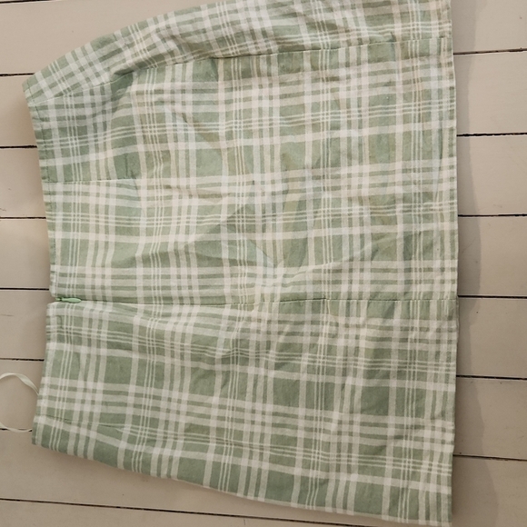 Green and white plaid skirt - Picture 3 of 4